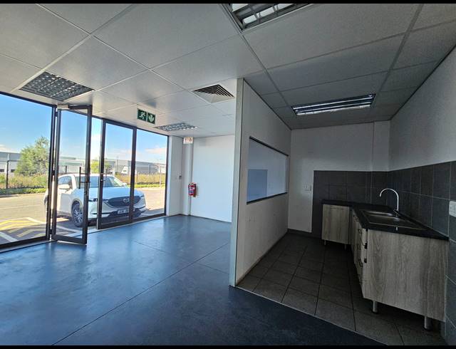 344M² WAREHOUSE TO LET IN LONGLAKE